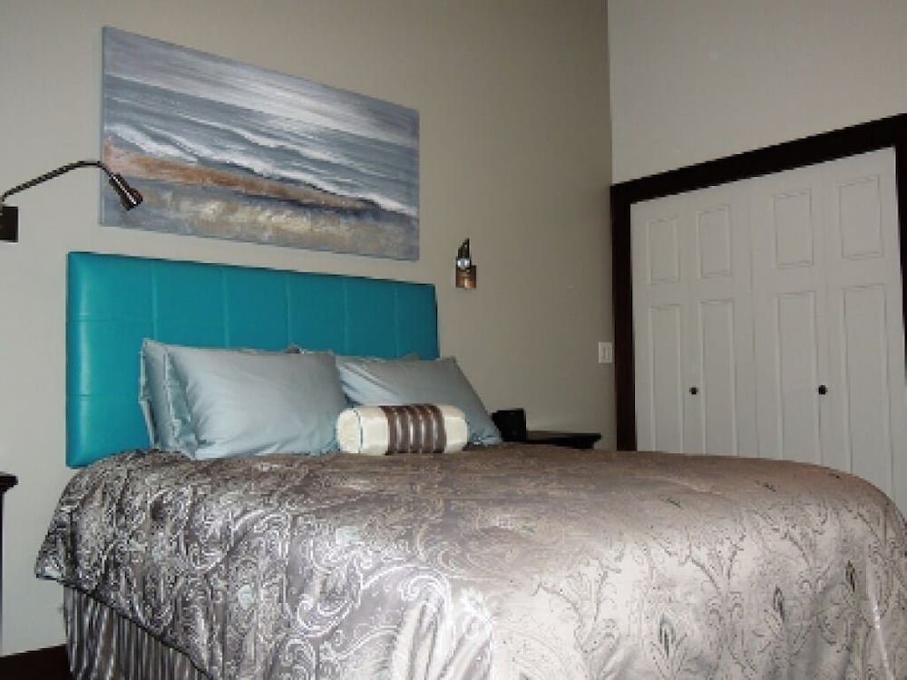 Luxury Suite, Private Bathroom (The Erie) photo 1