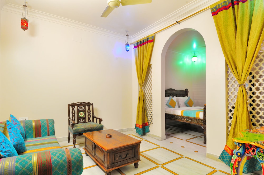 Deluxe Room - Photo 13