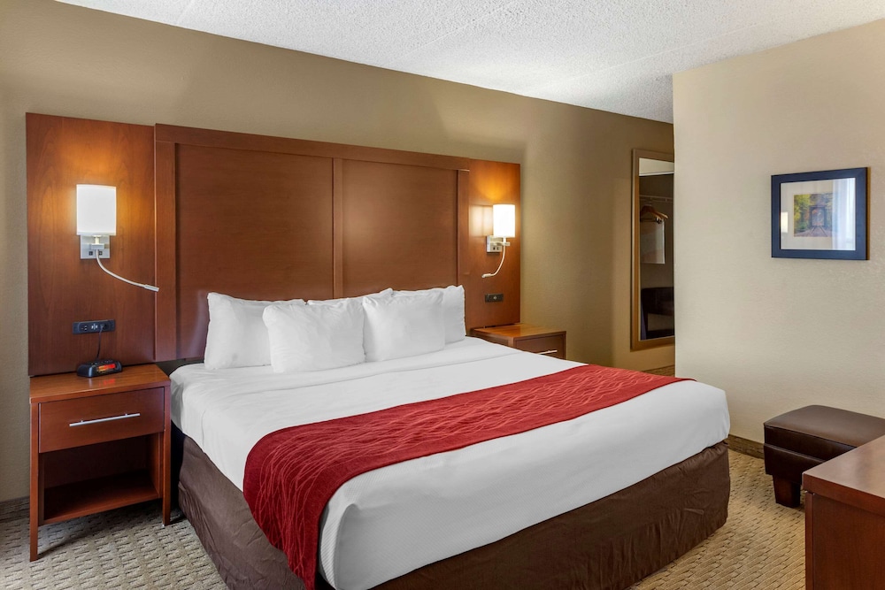 Suite, 1 King Bed, Non Smoking, Hot Tub - Photo 2