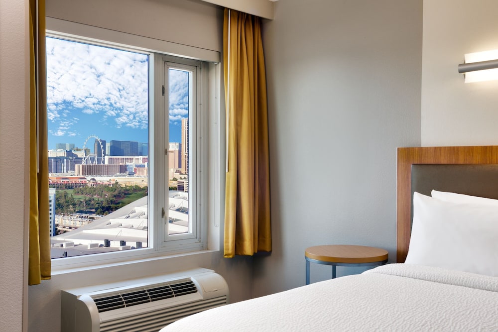 Suite, 1 King Bed - Photo 1