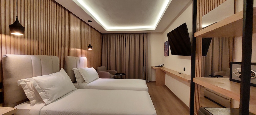 Standard Twin Room - Photo 9