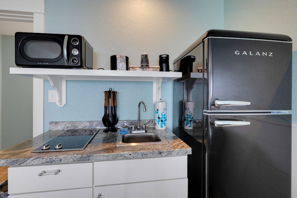 Junior Studio Suite, 2 Queen Beds, Kitchenette