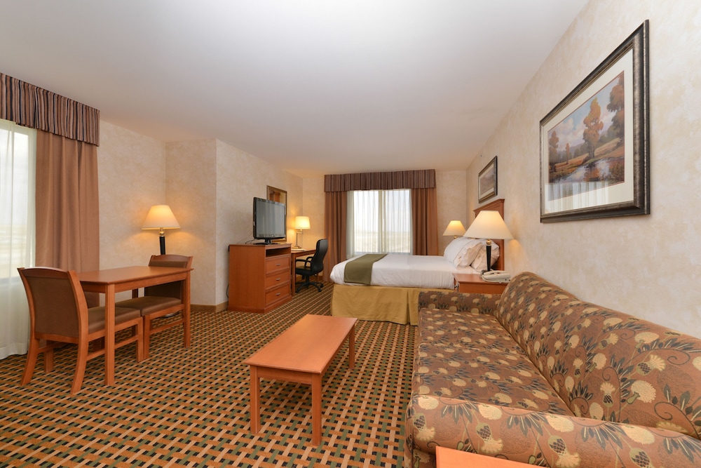 Suite, 1 Queen Bed - Photo 2