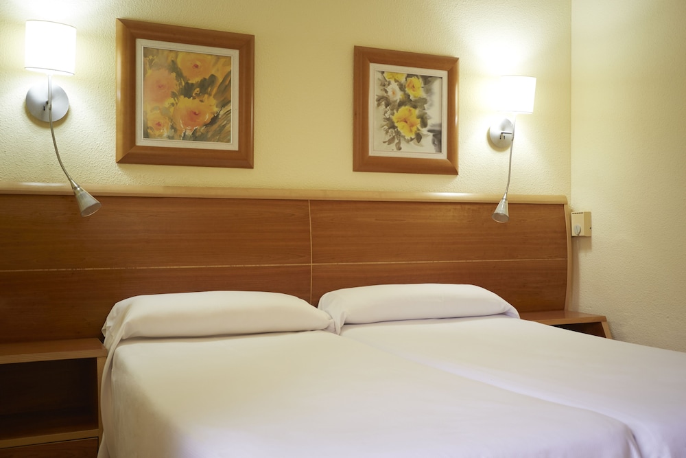 Standard Double Room - Photo 2