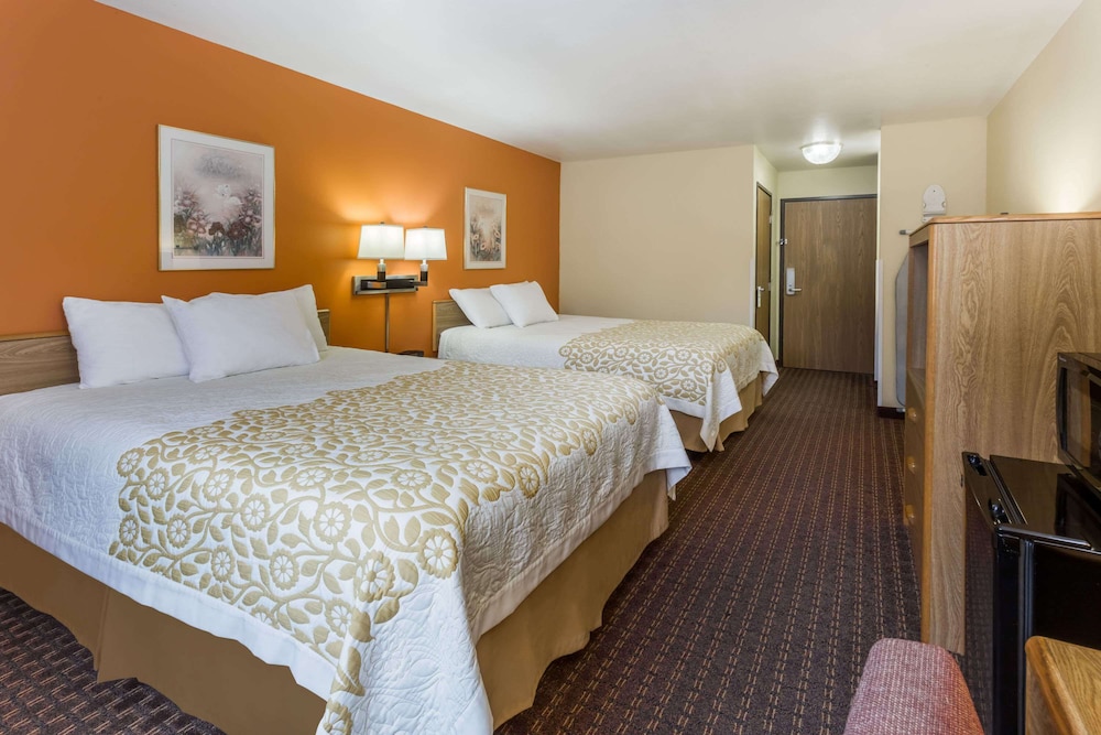 Room, 2 Queen Beds