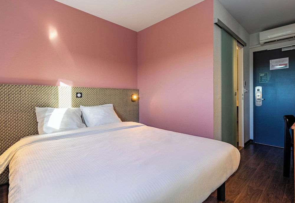 Double Room thumbnail 5