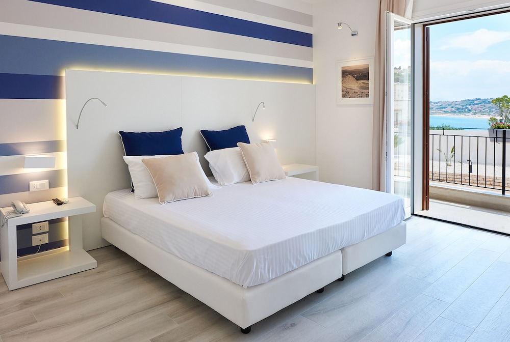 Triple Room, 1 Bedroom, Sea View, Tower photo 2