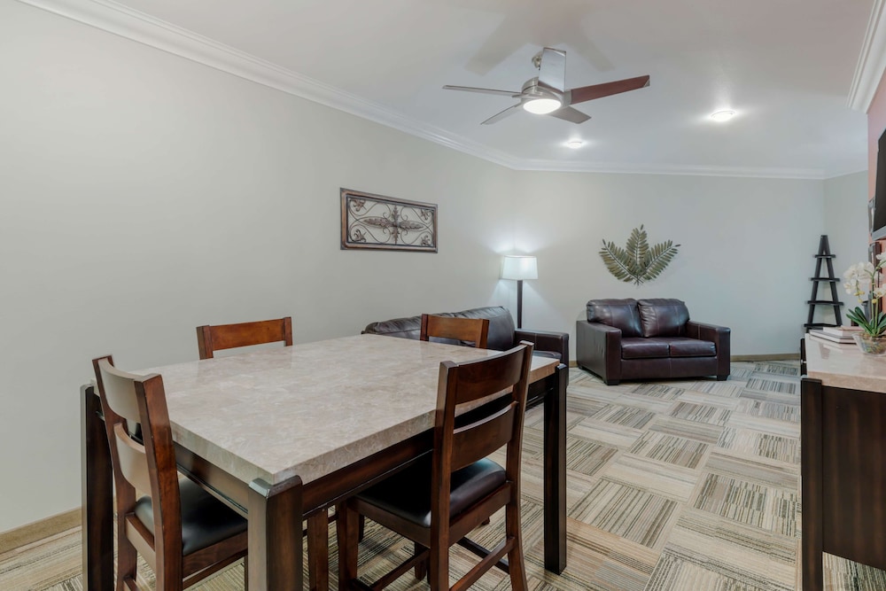 Suite, 2 Bedrooms, Non Smoking, Jetted Tub (Full Kitchen) photo 1