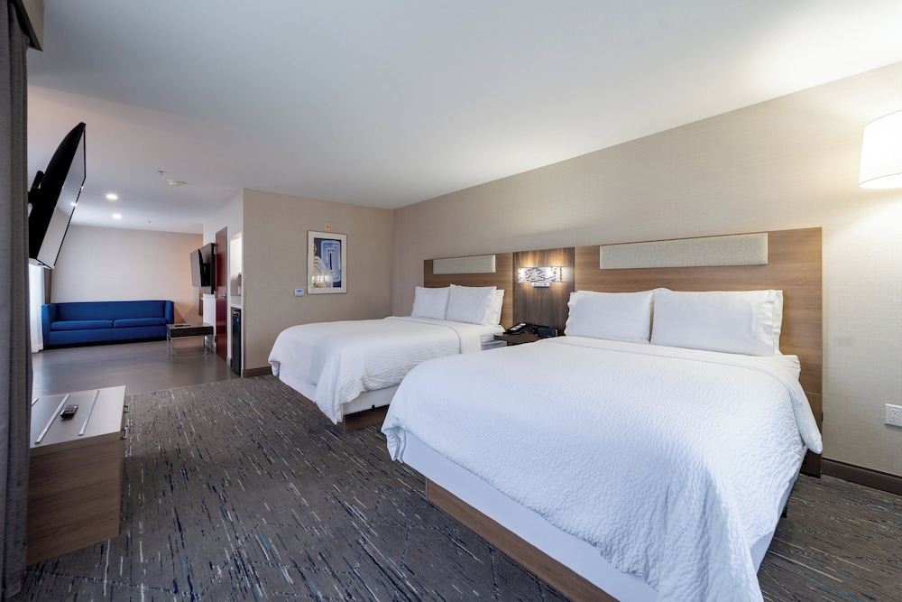 Suite, Multiple Beds, Mountain View - Photo 4