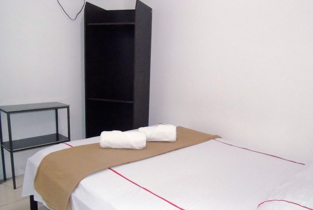 Basic Double Room (Habitacion 1 Cama Queen)