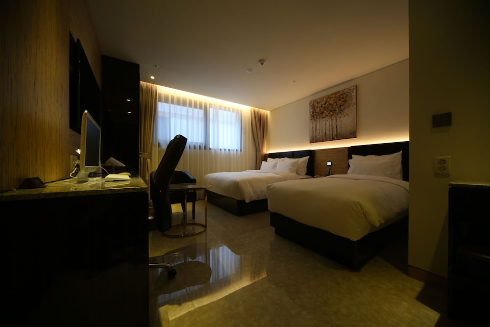 Suite, Multiple Beds photo 2