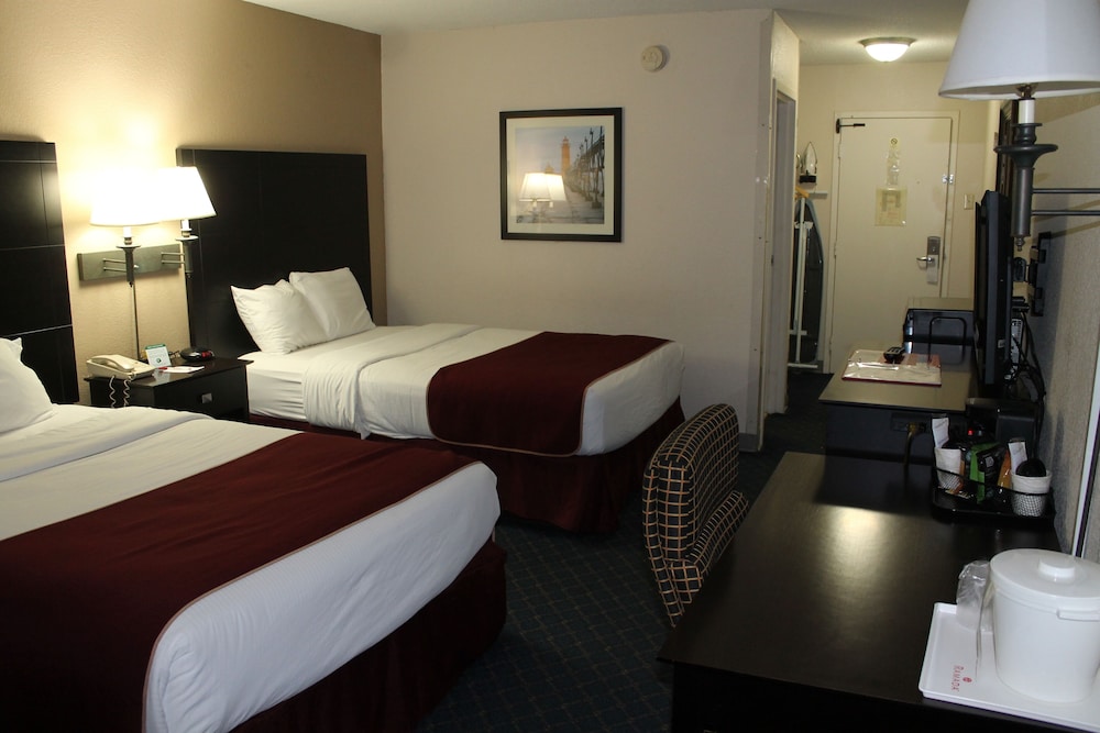 Room, 2 Queen Beds, Non Smoking (Pet Friendly) - Photo 2