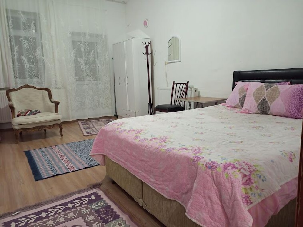 Grand Apartment, 3 Bedrooms, Valley View photo 1
