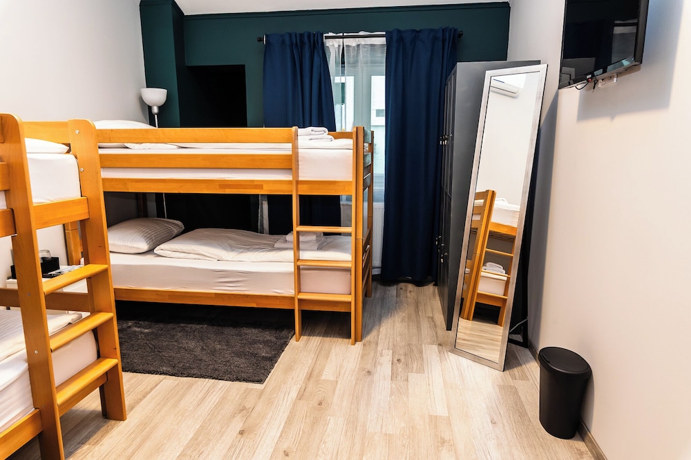 Classic Shared Dormitory, Men only