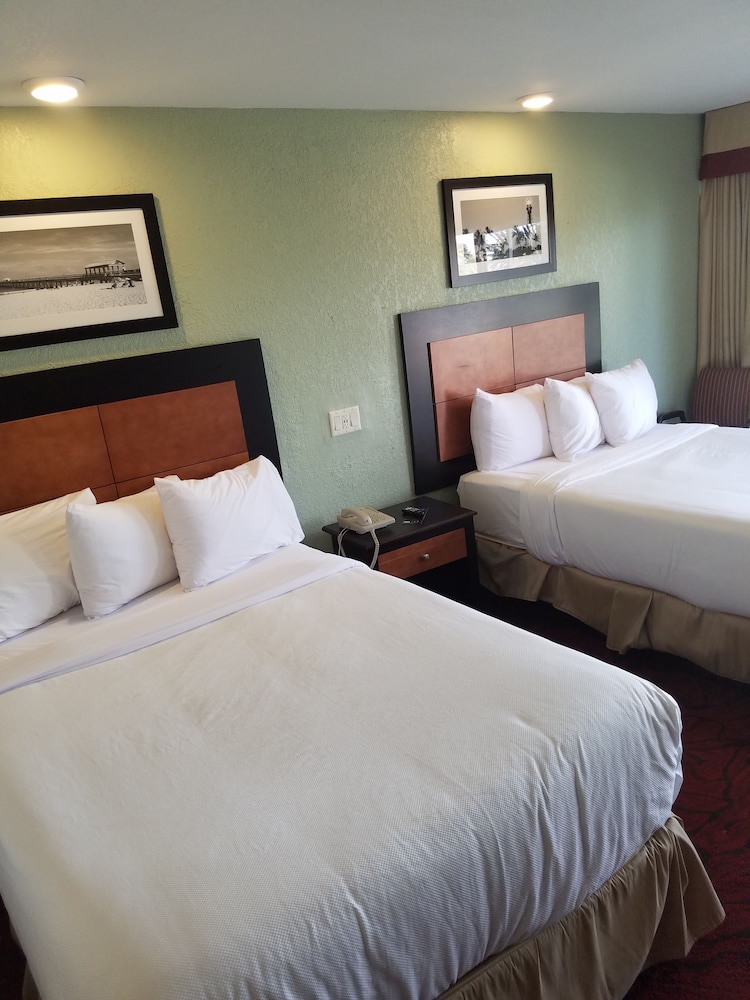 Standard Room, 2 Double Beds, Smoking photo 3