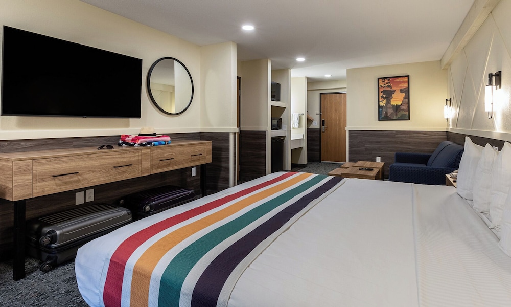 Standard Room, 1 King Bed with Sofa bed, Balcony photo 2