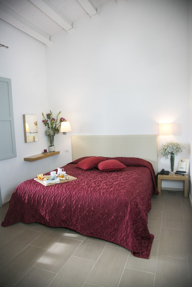 Double or Twin Room - Photo 7