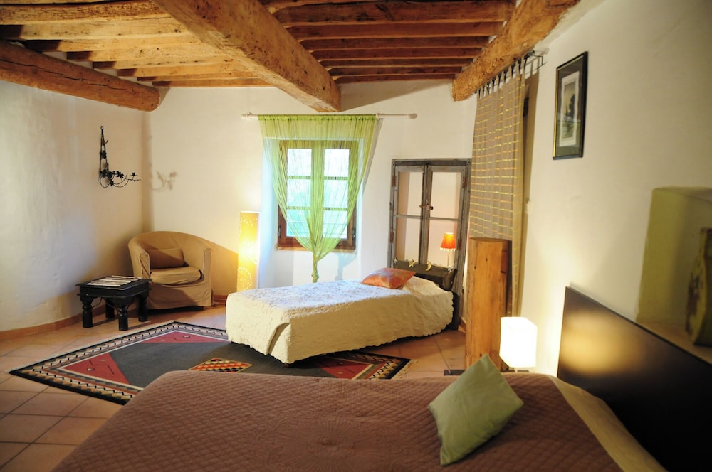 Standard Triple Room photo 3