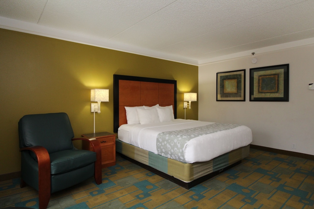 Room, 1 King Bed, Non Smoking - Photo 1