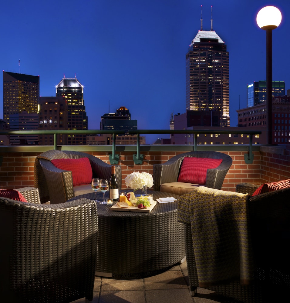 Premier Room, 1 King Bed, City View - Photo 3