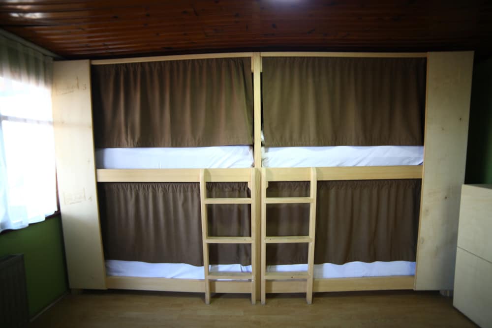 Deluxe Shared Dormitory, Multiple Beds, Partial Ocean View photo 2