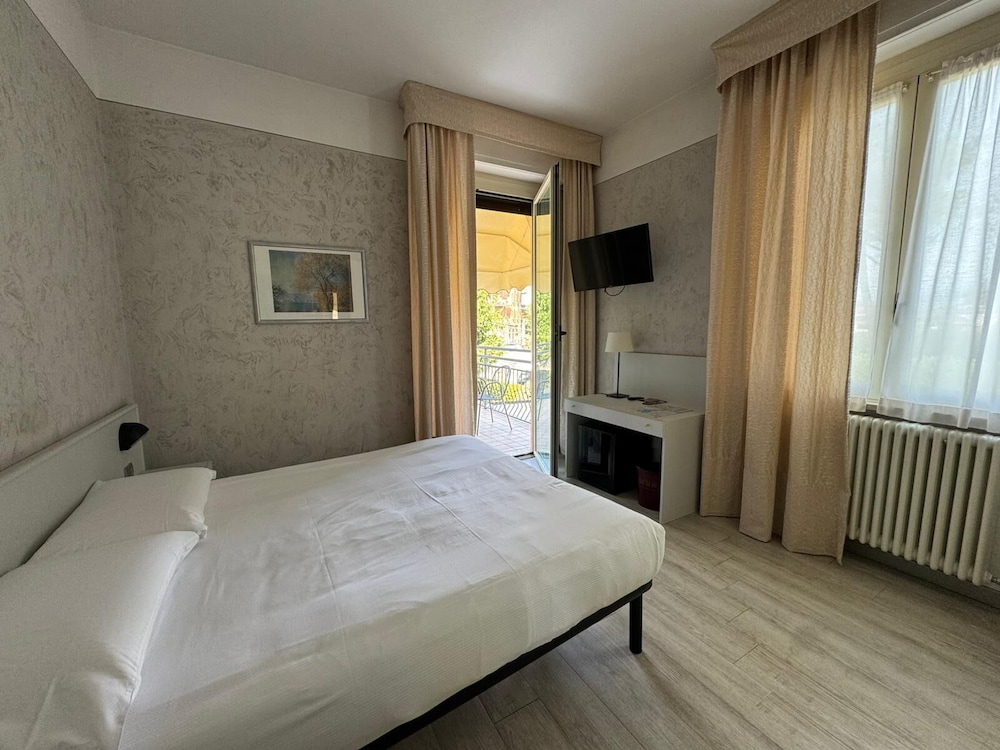 Double Room (Hotel)