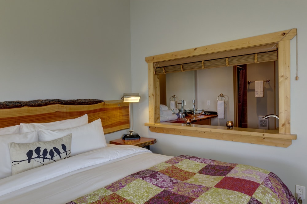 Cliff Side Ocean View Suite - Meals Included photo 3