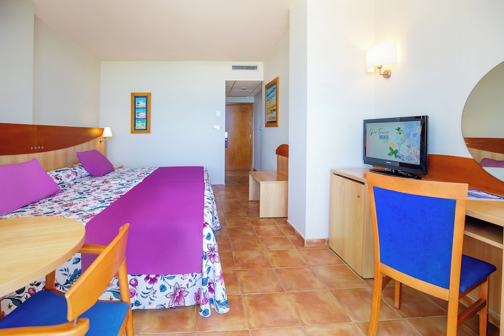 Double Room, Terrace, Sea View (2 Adultos + 2 Children) Double Room, Terrace, Sea View (2 Adultos + 2 Children)