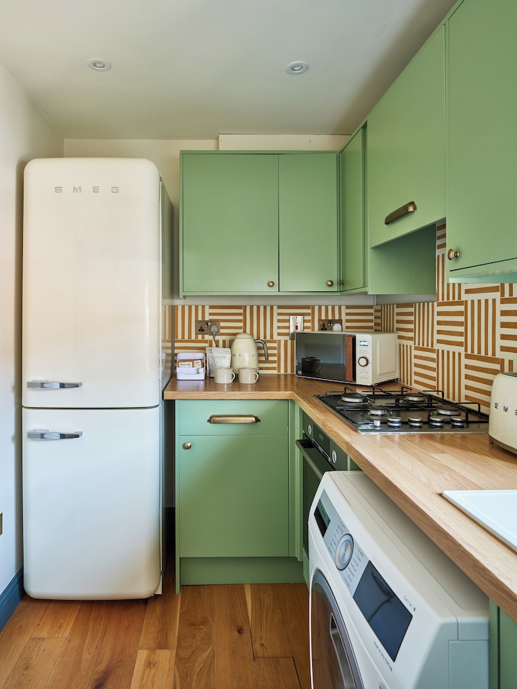 19B Abbey Row-One-Bedroom Townhouse (Separate Building), photo 6
