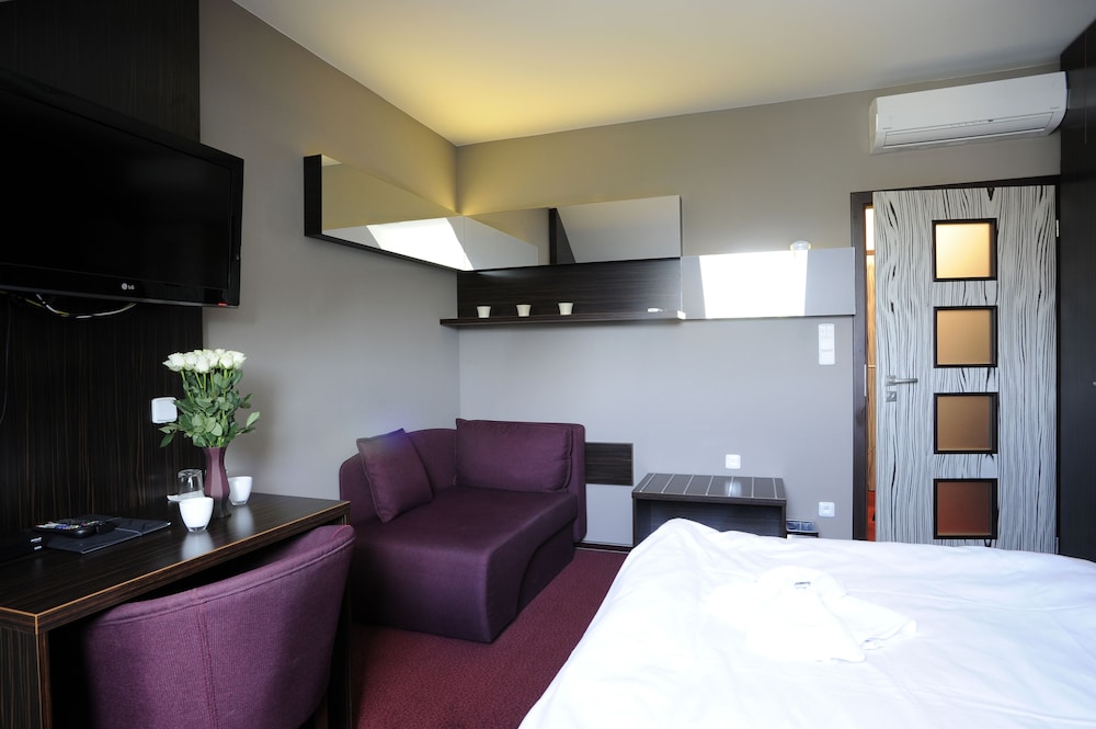 Comfort Room photo 2
