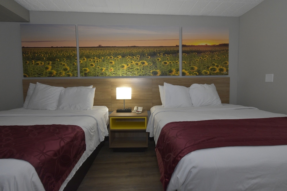 Standard Room, 2 Queen Beds - Photo 4