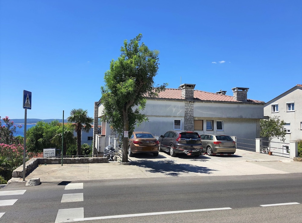 Studio (Classic Studio Apartment with Balcony)