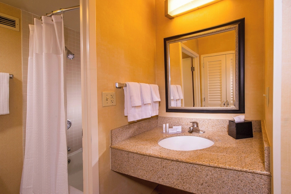 Suite, 2 Double Beds - Photo 5