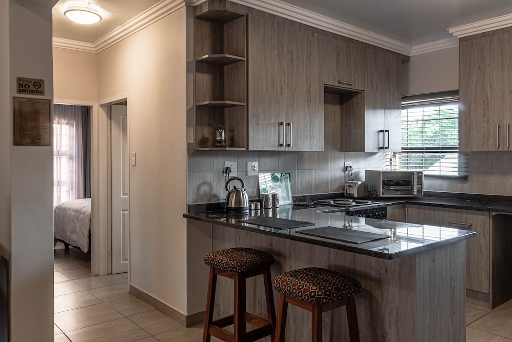 Classic Apartment, 2 Bedrooms, Balcony photo 3