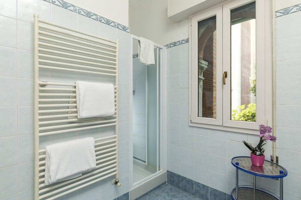 Double or Twin Room - Photo 15