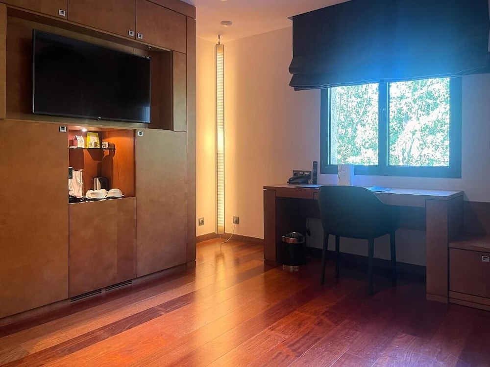 Room (Tower) (2 Adults) photo 2