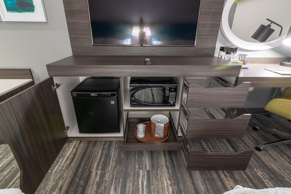 Room, Refrigerator & Microwave photo 2