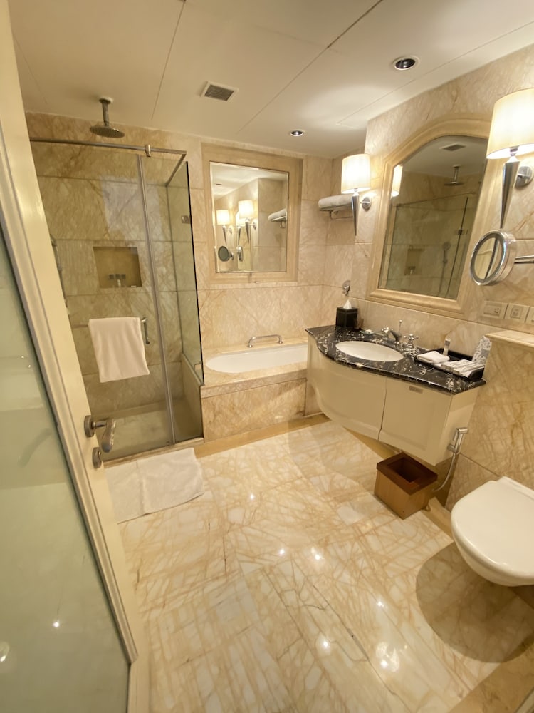Suite, Non Smoking (Prestige Estate) thumbnail 6