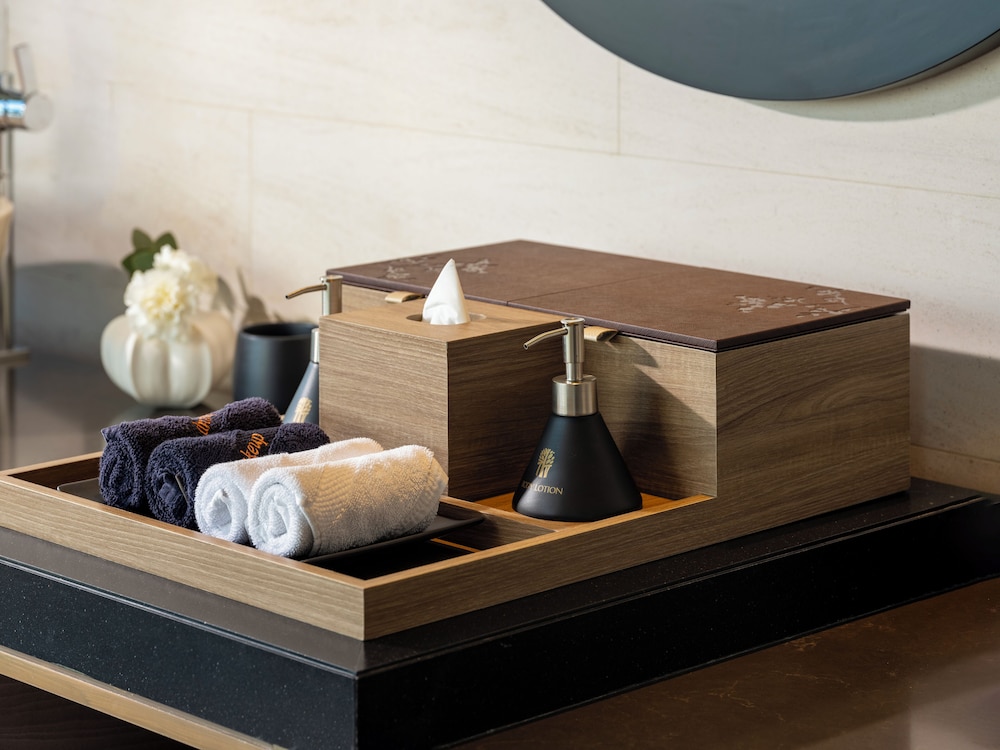 Harmony Oceanfront Master Suite with Complimentary Rainforest Experience once per stay
