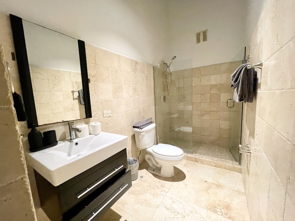 Cozy Suite W/ Balcony, Central (Is In 106 C Fortaleza Apt 4, San Juan Pr) photo 3
