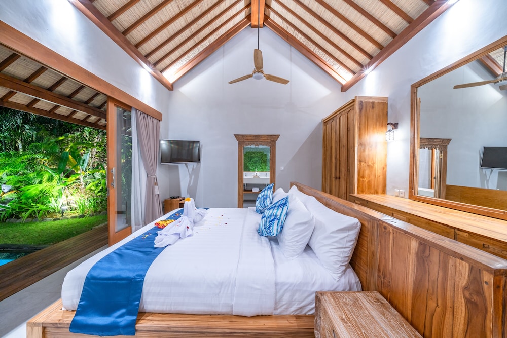 Family Villa, 4 Bedrooms, Pool View - Photo 3