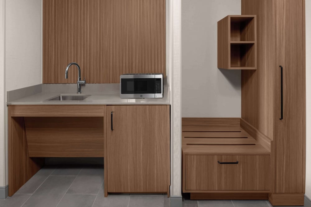 Studio, 1 King Bed, Accessible, Bathtub (Mobility) - Photo 7