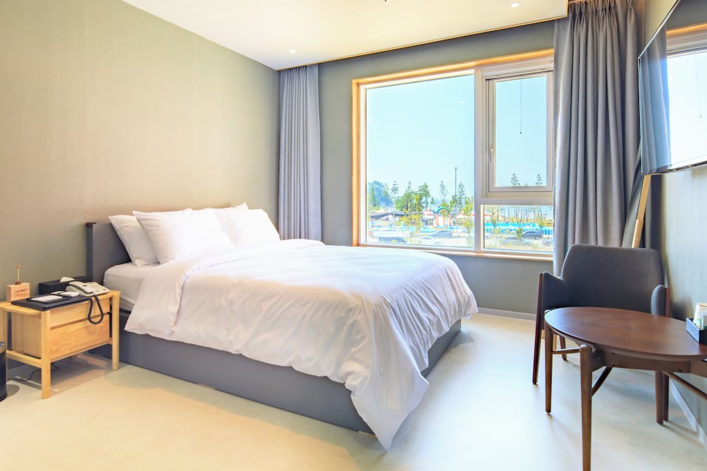 [Free continental breakfast for two] Standard Double Room