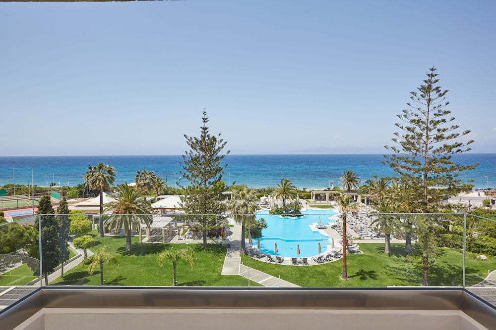 Aqua Premium Room, Sea View, 1 King Bed thumbnail 5