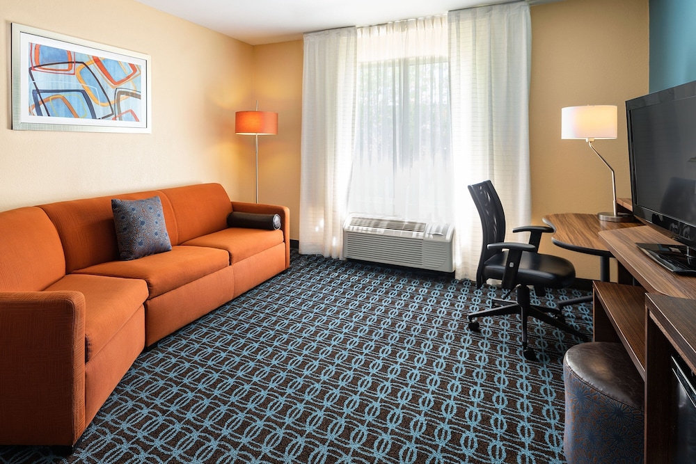 Executive Suite, 1 King Bed with Sofa bed - Photo 2