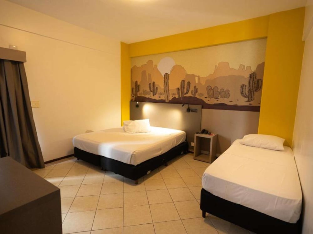 Standard Room, Multiple Beds photo 1
