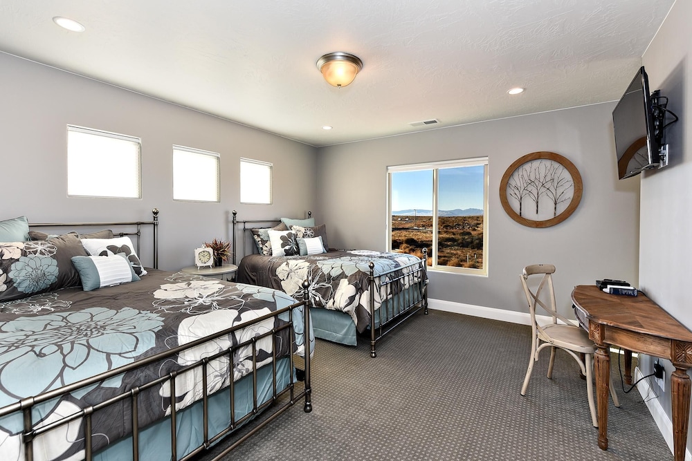 House, Multiple Beds, Mountain View (Paradise Found) photo 1