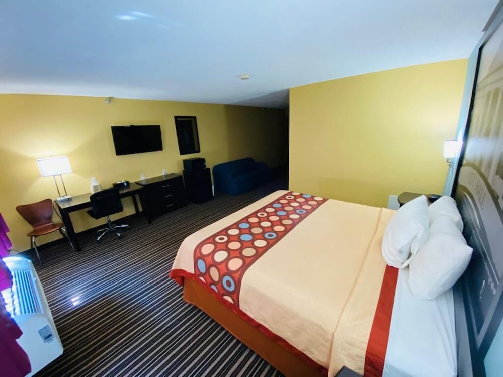Room, 1 King Bed photo 3