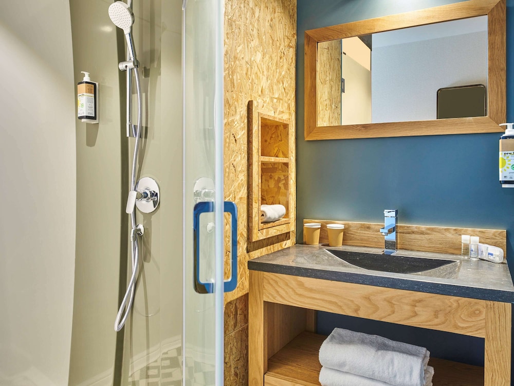 Standard Room, 3 Twin Beds photo 3