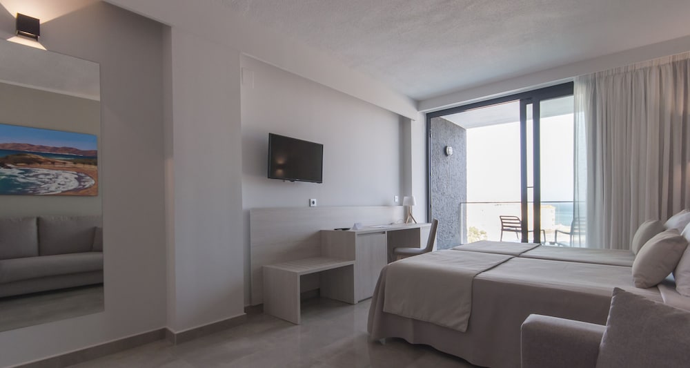 Deluxe Double Room, Pool View photo 3